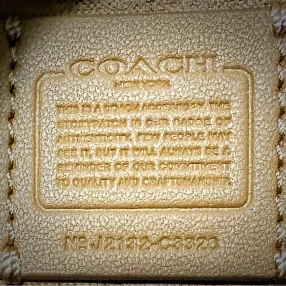 Coach Y2K small Crossbody purse white and light brown leather with Gold chain - Picture 5 of 16